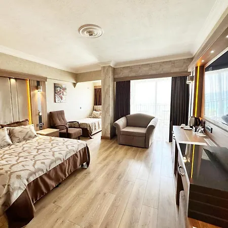 Laur Experience & Elegance Rezort 5*