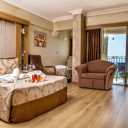 Laur Experience & Elegance Resort 5*