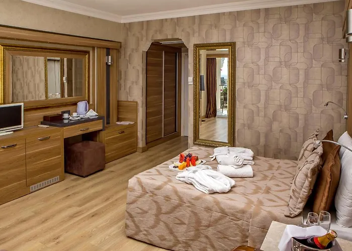 Laur Experience & Elegance Rezort 5*