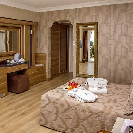 Laur Experience & Elegance Resort 5*
