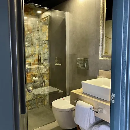 Laur Experience & Elegance