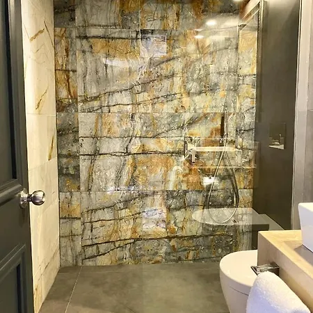 Laur Experience & Elegance منتجع