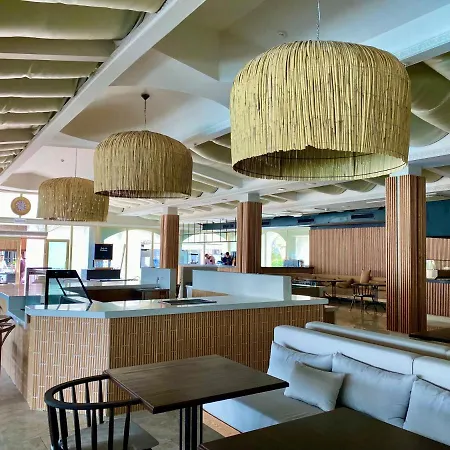 Laur Experience & Elegance