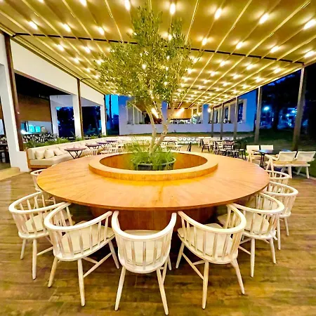 Laur Experience & Elegance